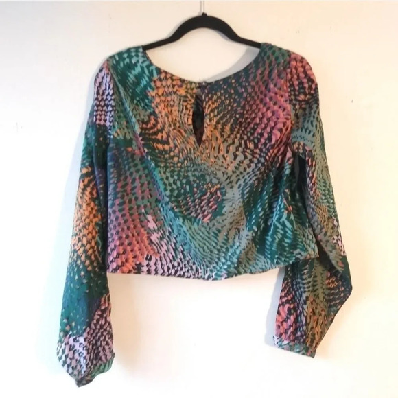 CHAROLOTTE RUSSE SPLIT SLEEVE BLOUSE - Picture 3 of 5